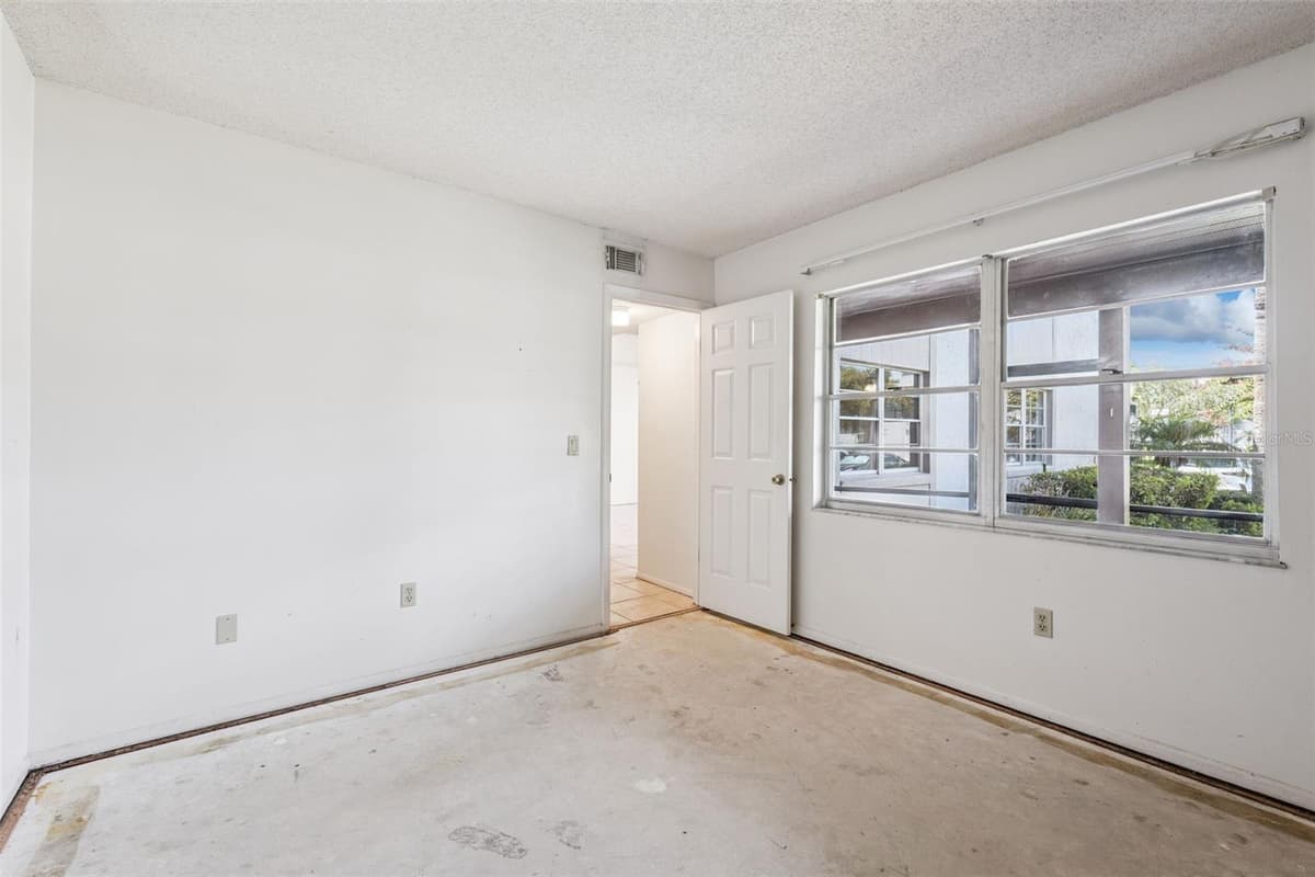 93 WINDTREE LANE — photo 14 of 31