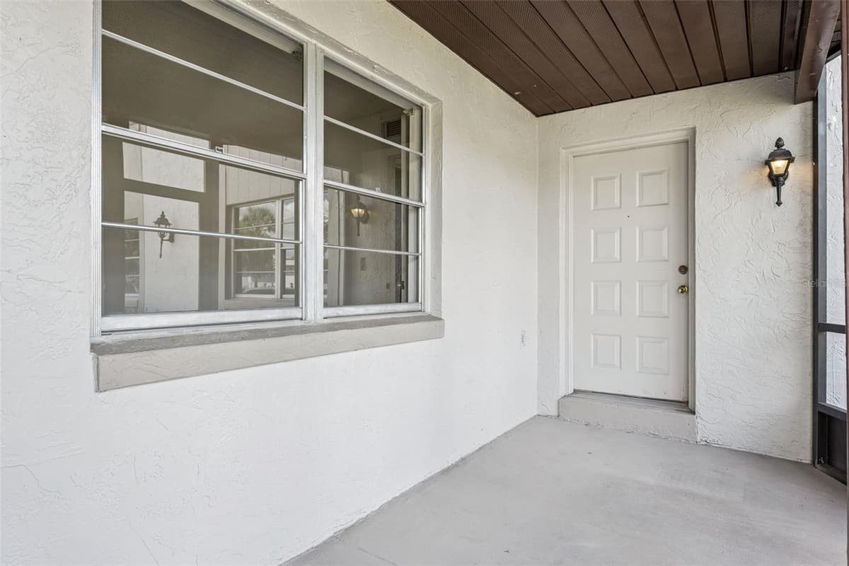 93 WINDTREE LANE — photo 4 of 31