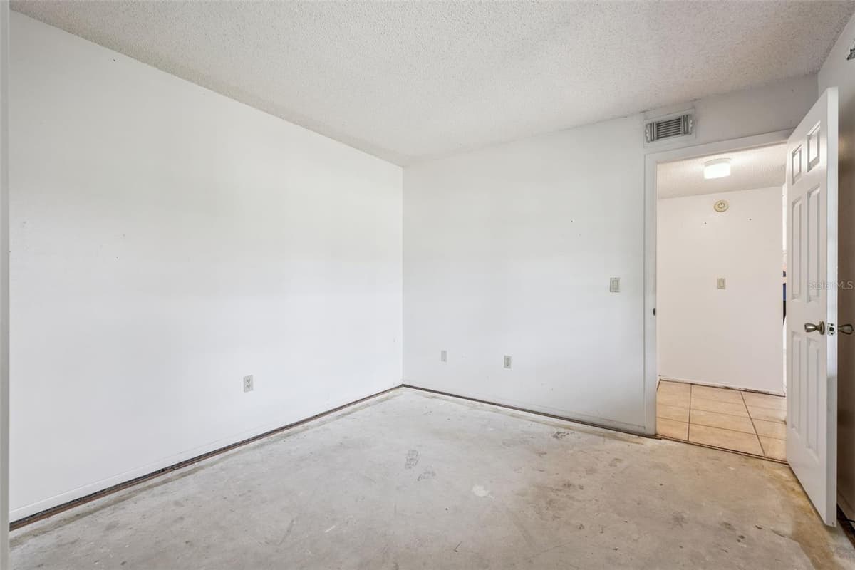 93 WINDTREE LANE — photo 18 of 31