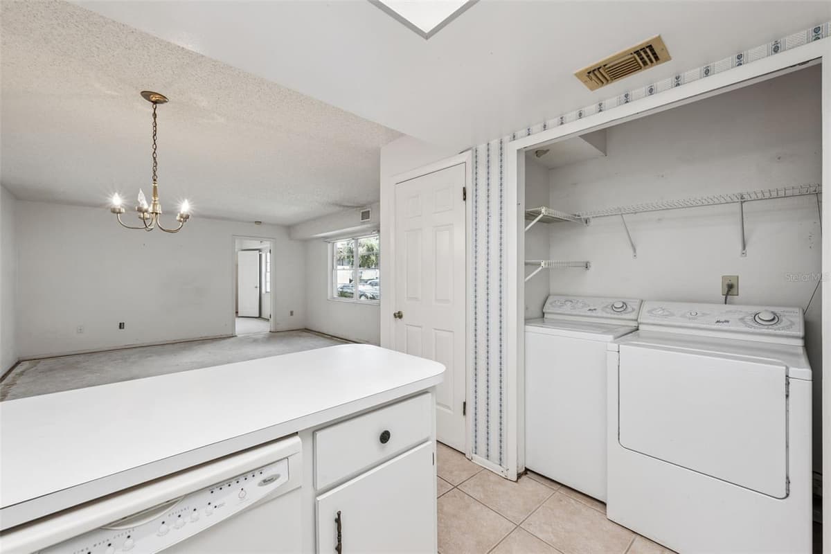 93 WINDTREE LANE — photo 9 of 31
