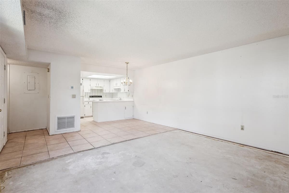 93 WINDTREE LANE — photo 7 of 31