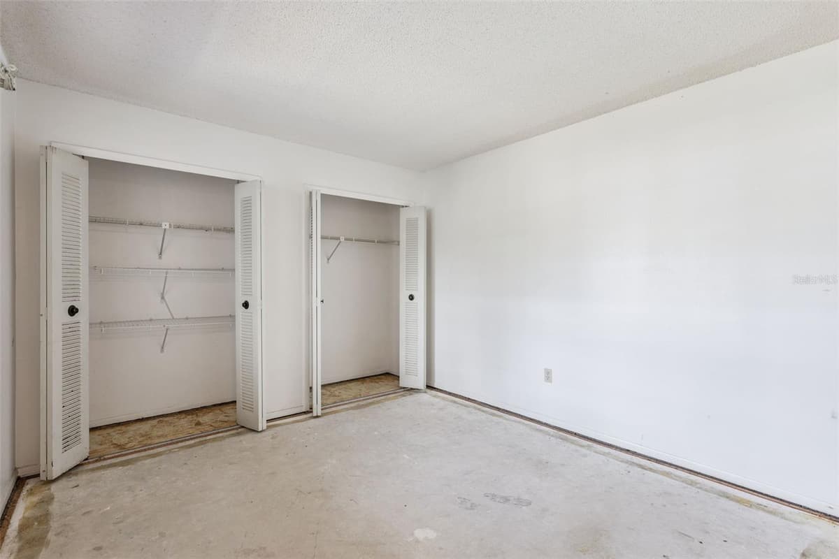 93 WINDTREE LANE — photo 17 of 31
