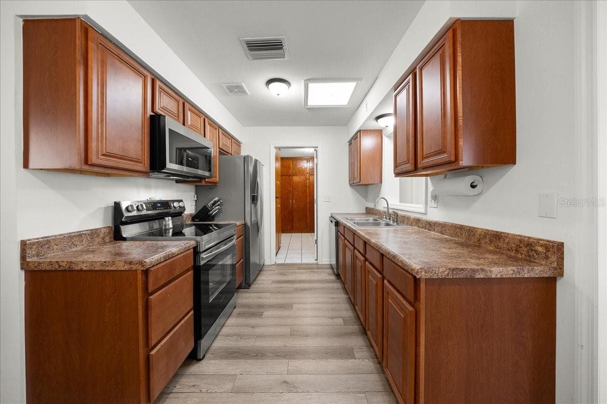 30 LINCOLN AVENUE — photo 12 of 29
