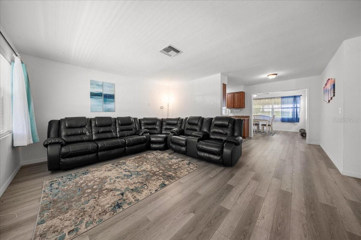30 LINCOLN AVENUE — photo 7 of 29