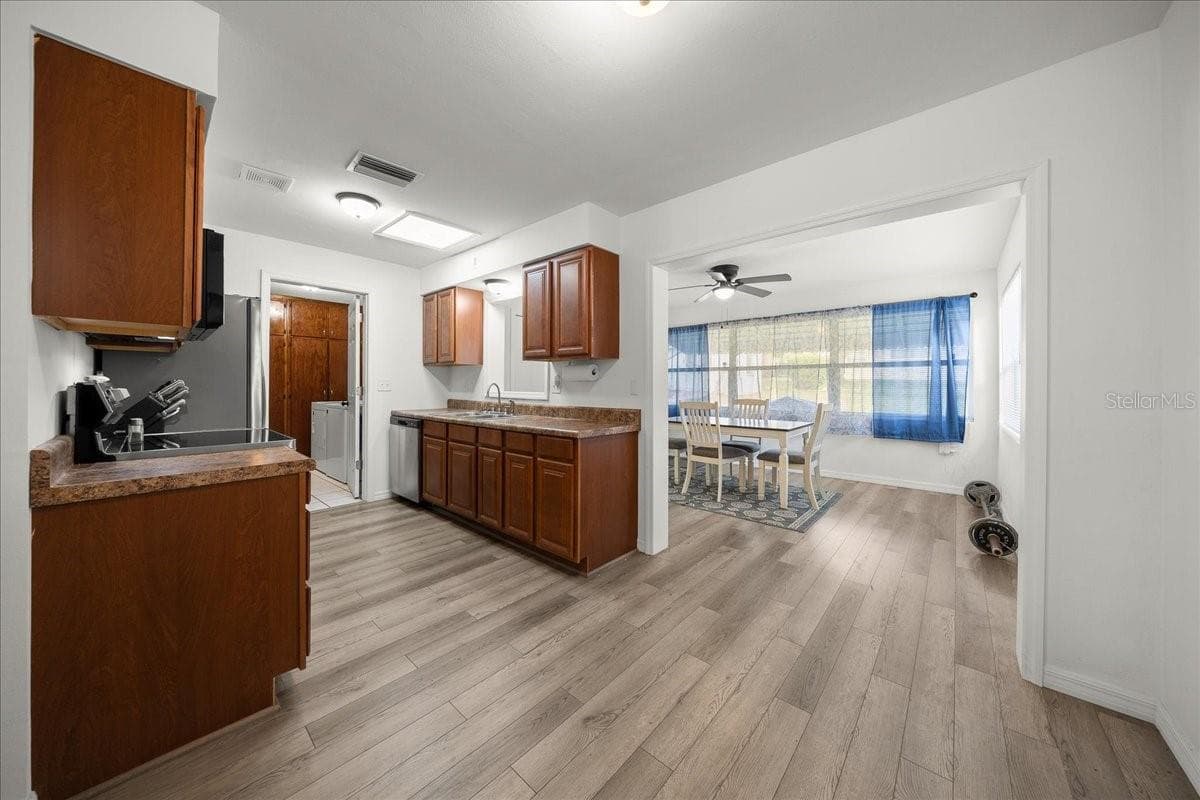 30 LINCOLN AVENUE — photo 11 of 29