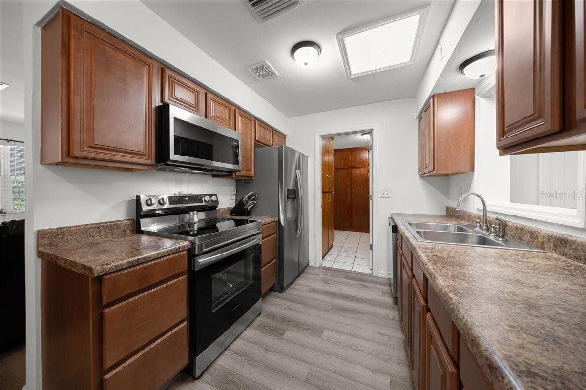 30 LINCOLN AVENUE — photo 14 of 29