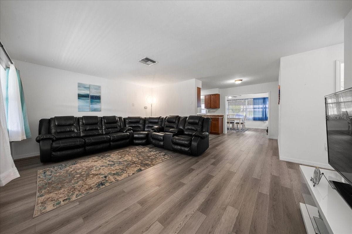 30 LINCOLN AVENUE — photo 6 of 29