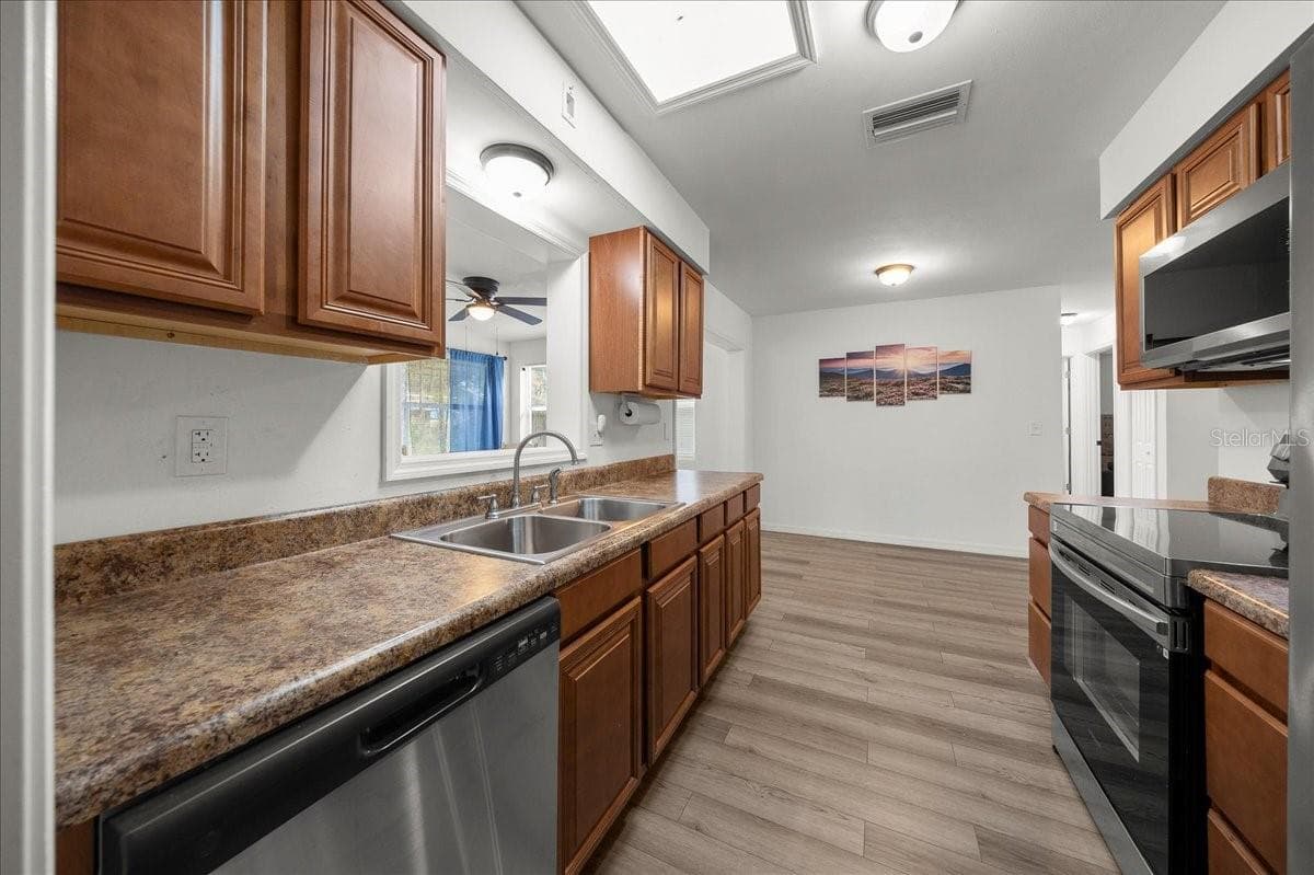 30 LINCOLN AVENUE — photo 13 of 29