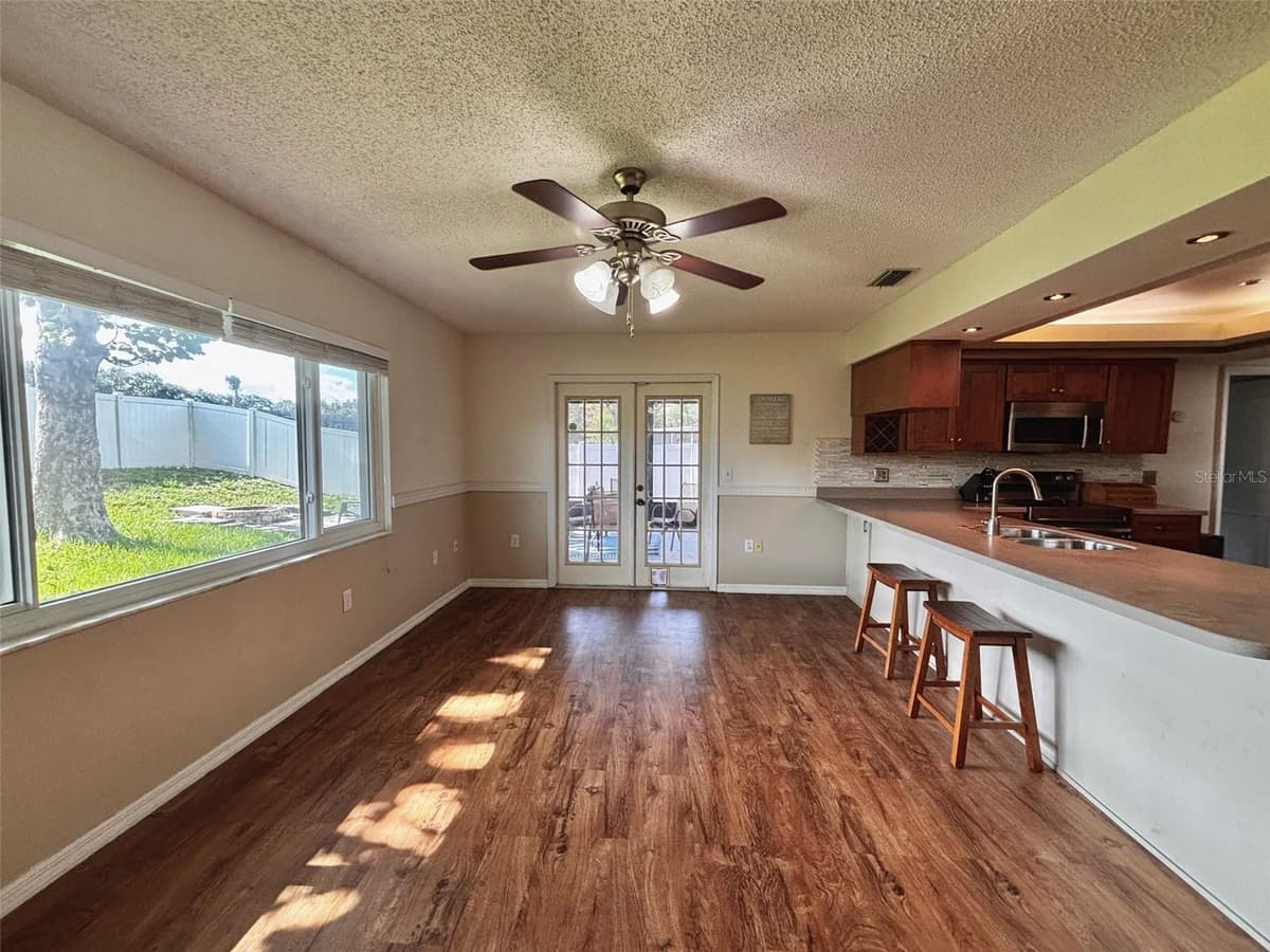 4448 COUNTY BREEZE DRIVE — photo 10 of 23