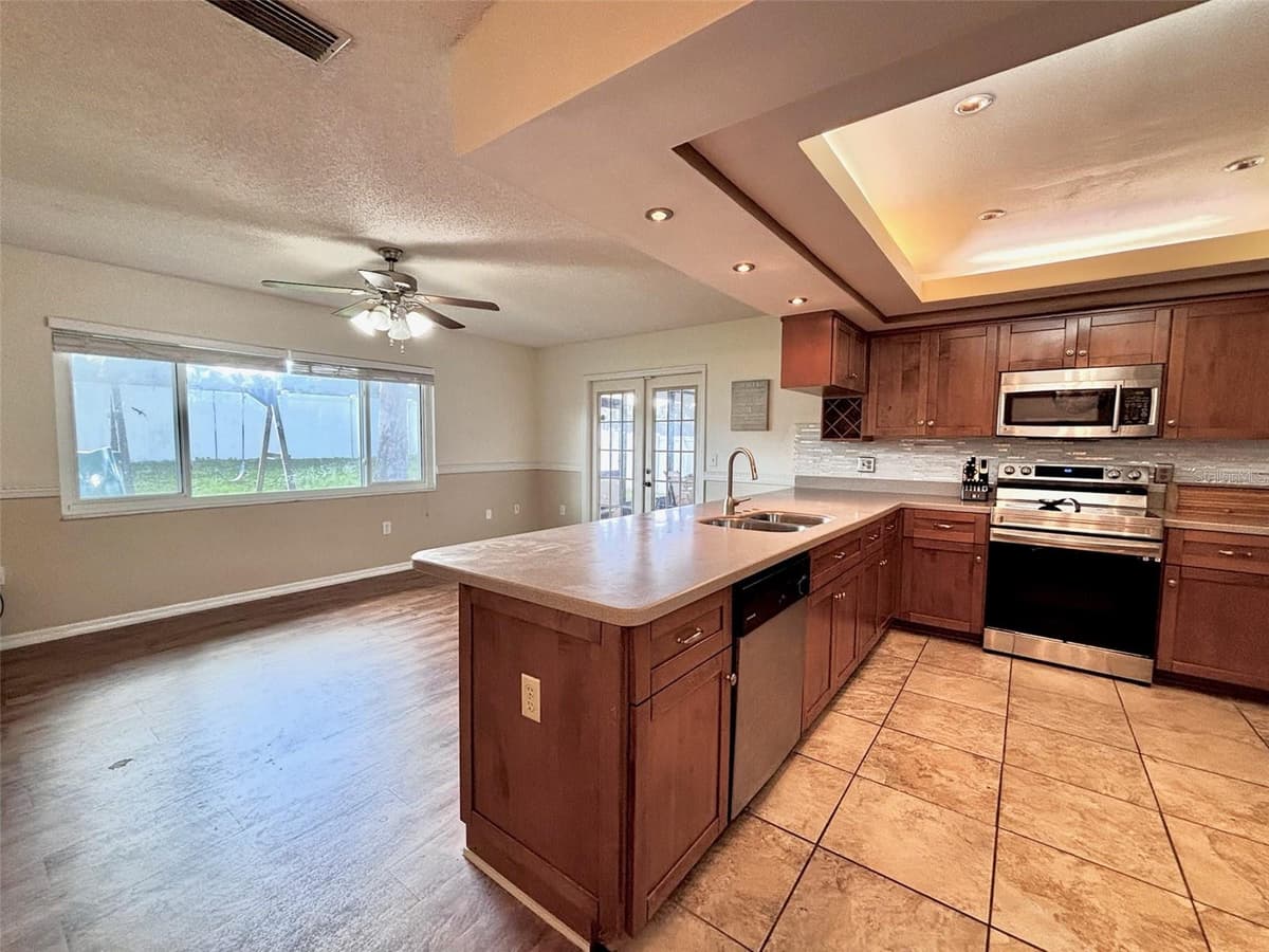 4448 COUNTY BREEZE DRIVE — photo 9 of 23