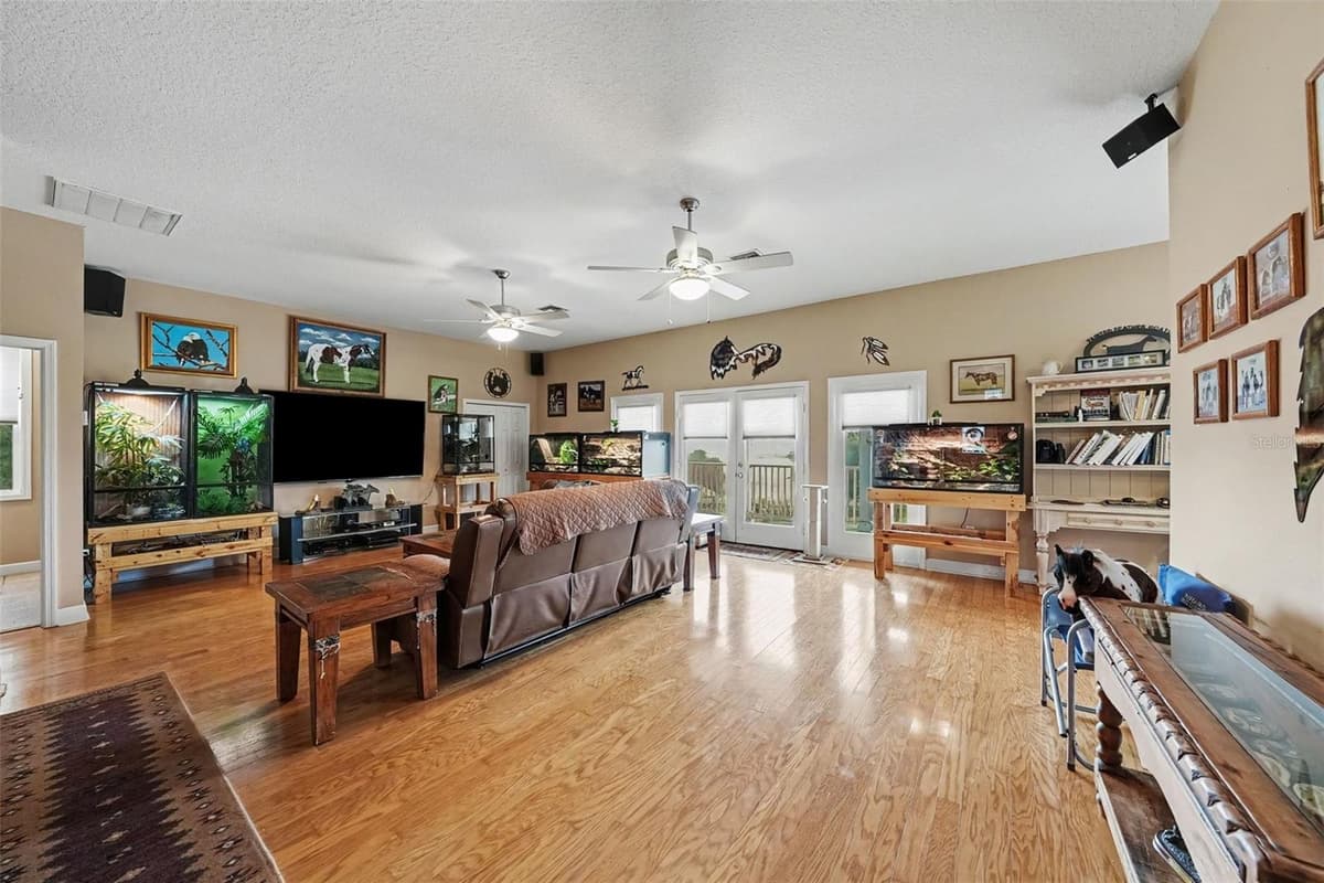 36304 TOMKOW LANE — photo 14 of 63