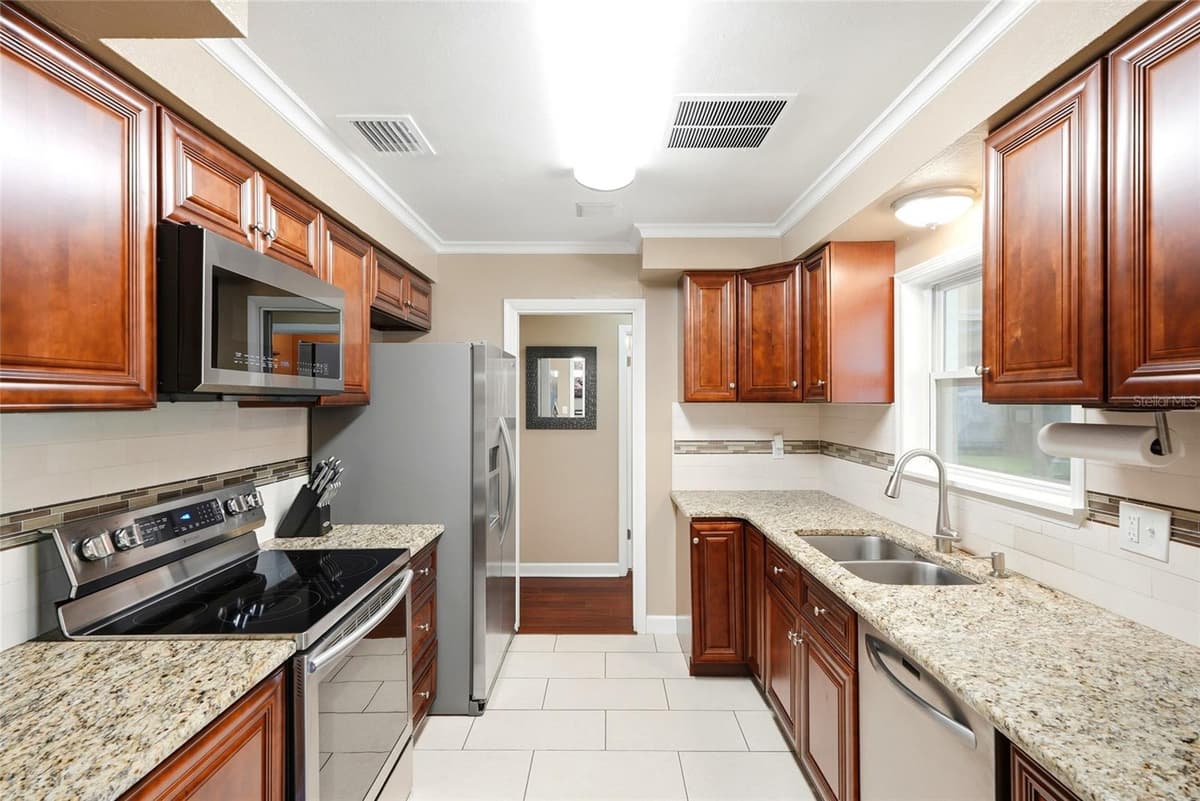 1417 FAIRFIELD DRIVE — photo 12 of 47