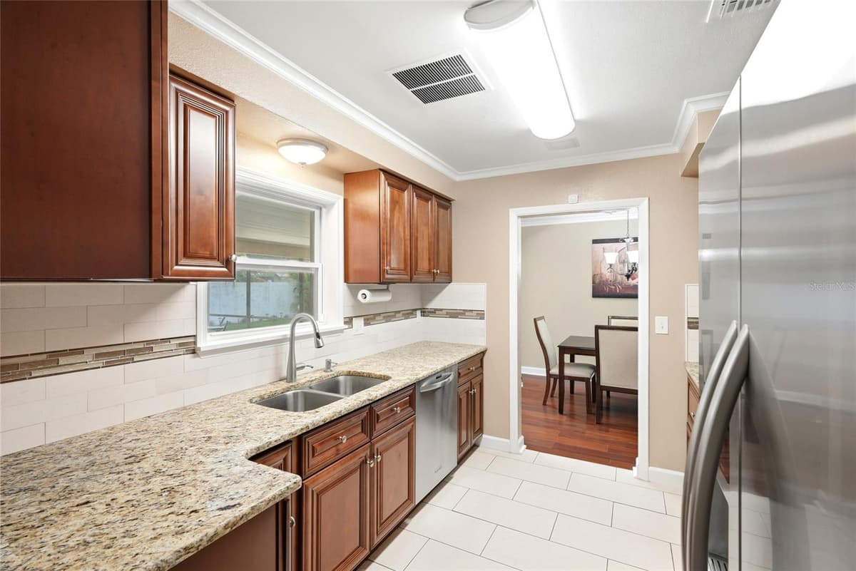 1417 FAIRFIELD DRIVE — photo 11 of 47
