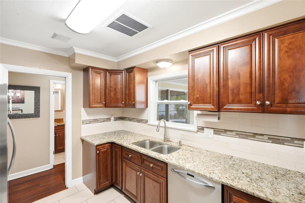 1417 FAIRFIELD DRIVE — photo 14 of 47
