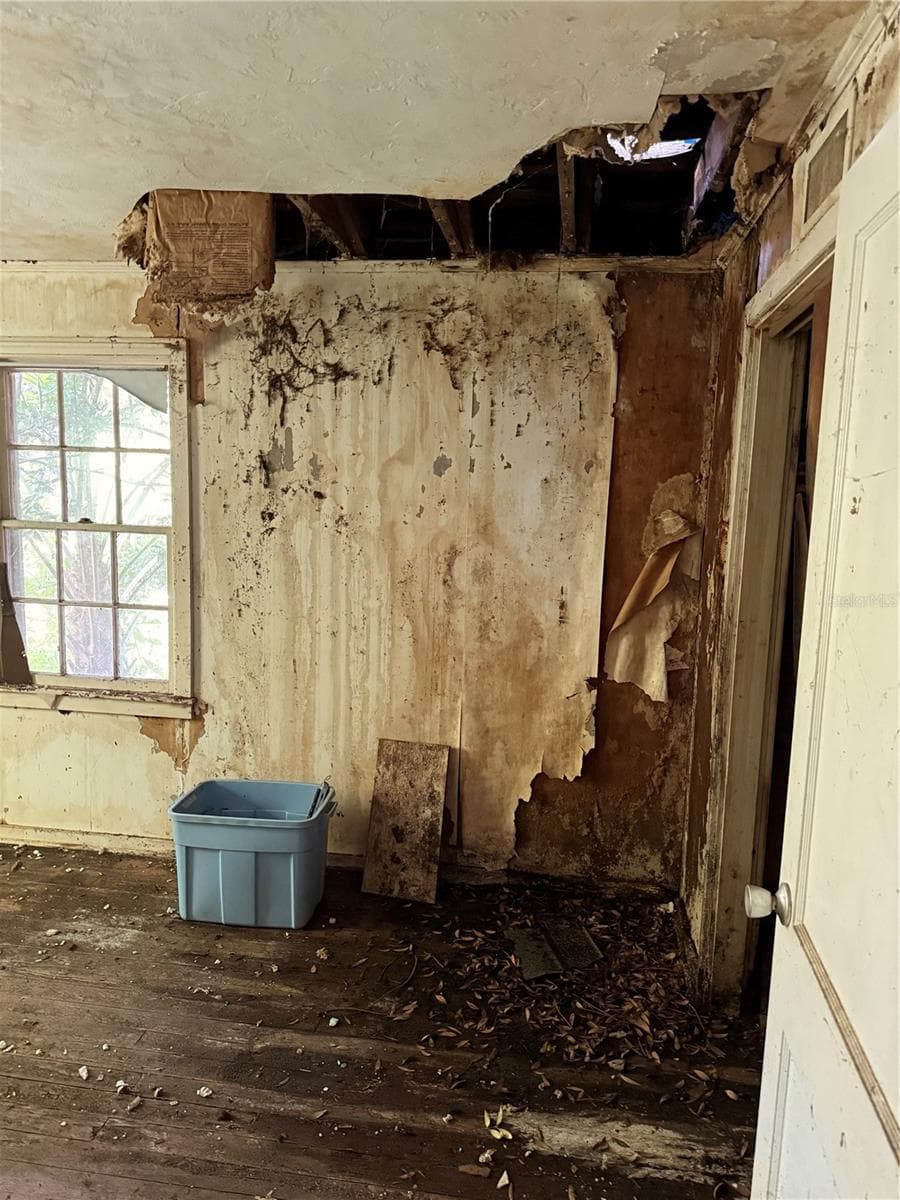 1804 MAPLE AVENUE — photo 11 of 21