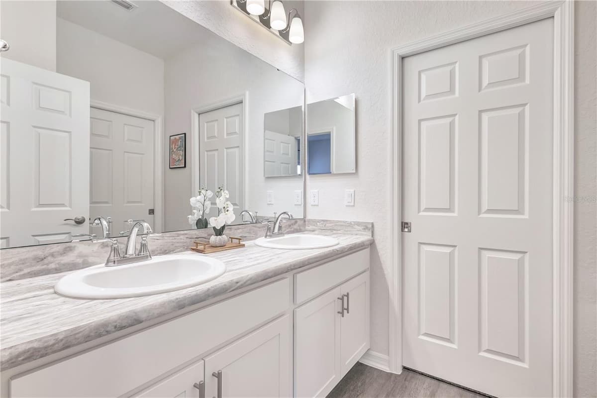 5447 PINE LILLY DRIVE — photo 17 of 33