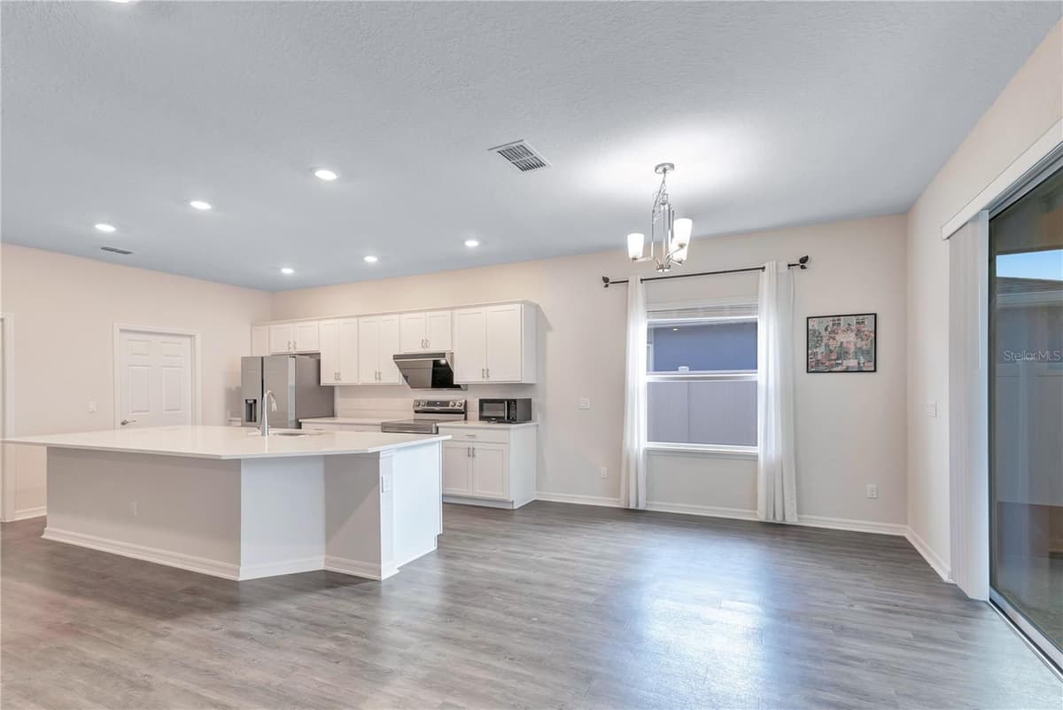 5447 PINE LILLY DRIVE — photo 8 of 33
