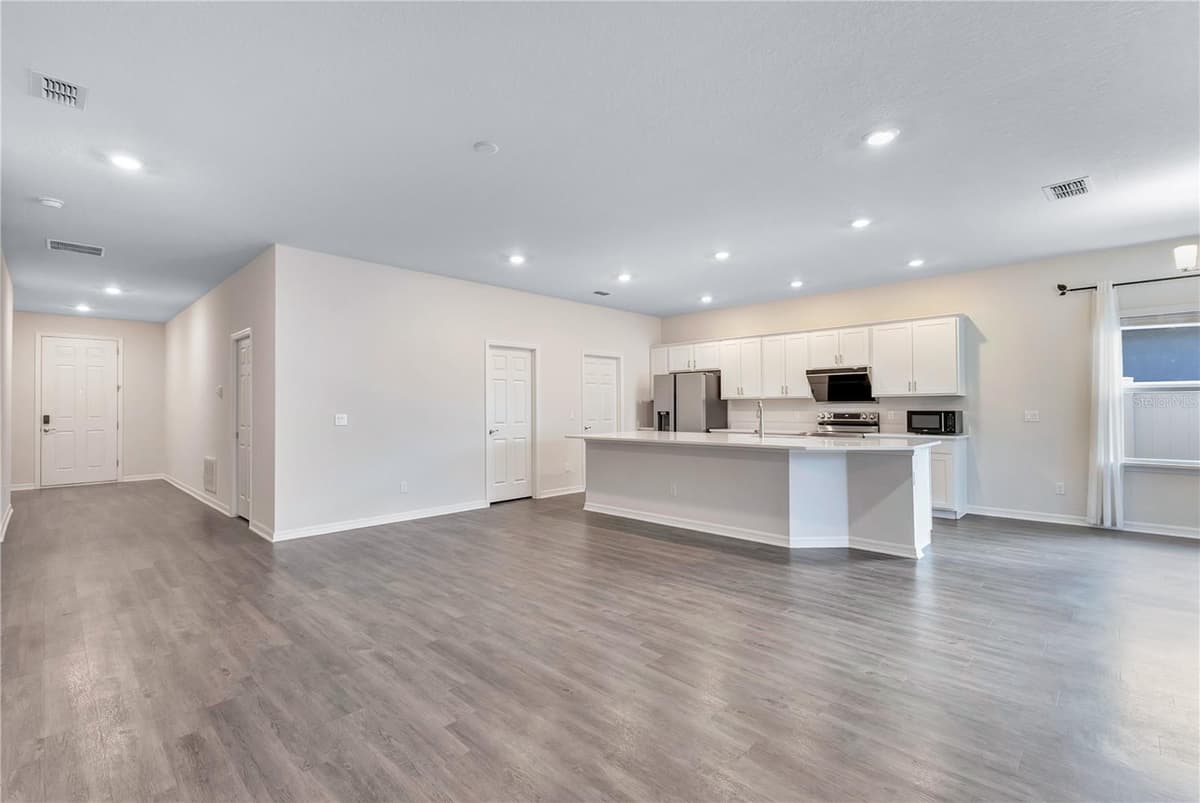 5447 PINE LILLY DRIVE — photo 4 of 33