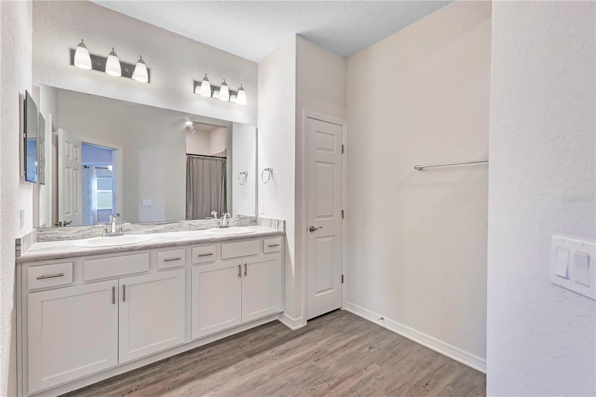 5447 PINE LILLY DRIVE — photo 13 of 33