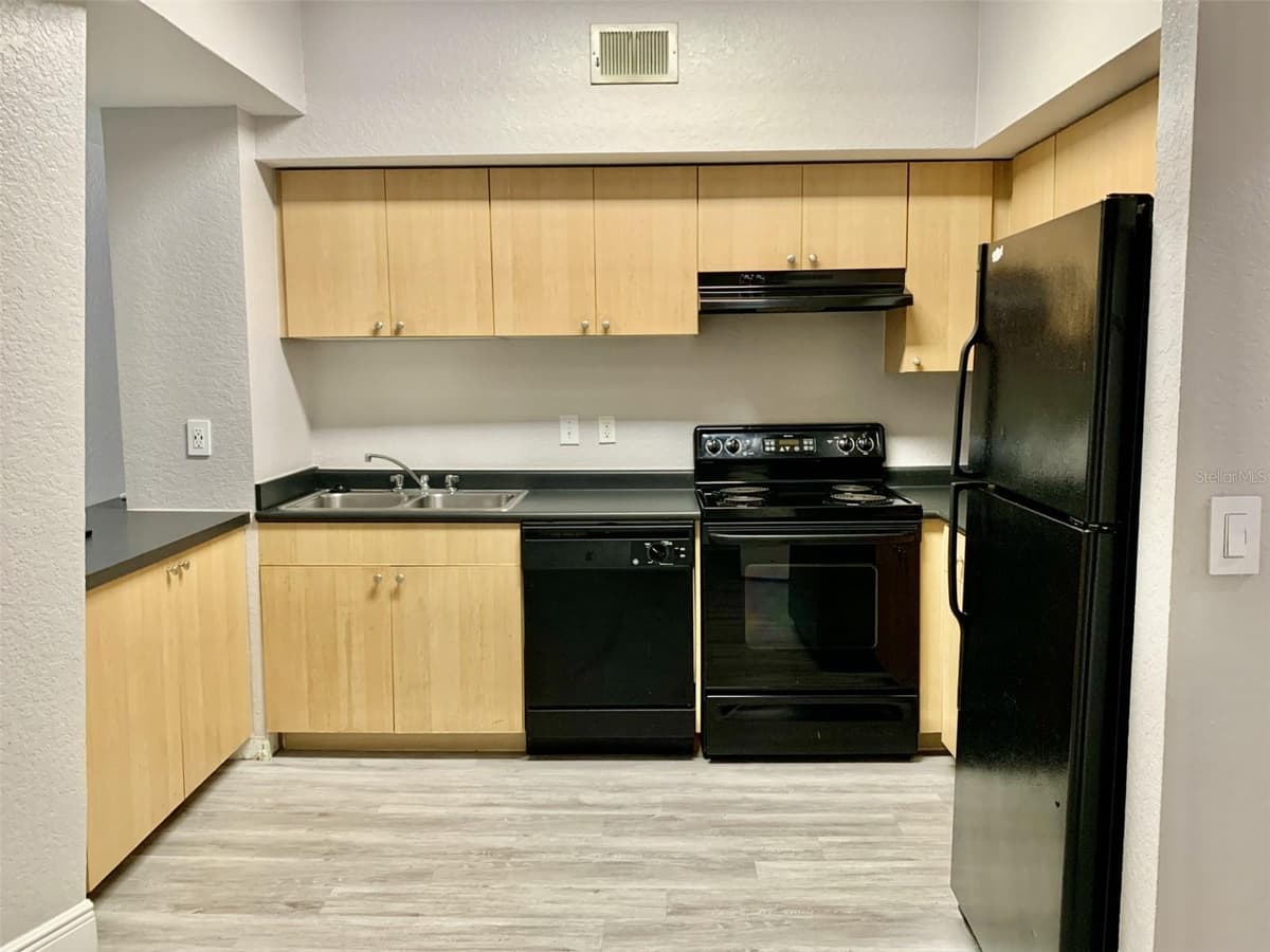 520 ARMENIA AVENUE — photo 2 of 29