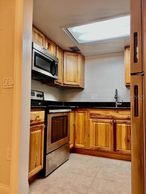 942 LAKE DESTINY ROAD — photo 2 of 11