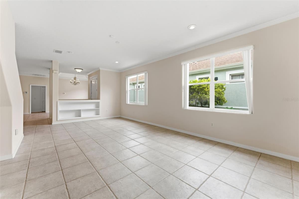 7606 BERNA LANE — photo 9 of 46