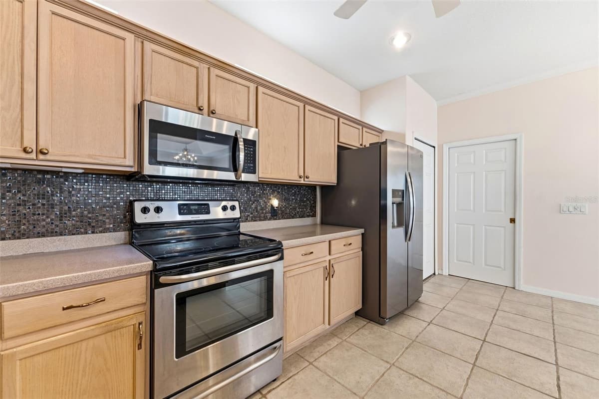 7606 BERNA LANE — photo 14 of 46