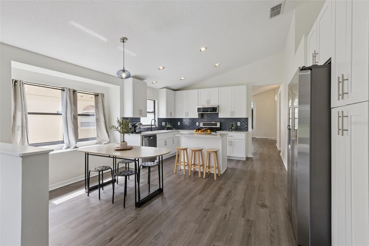 6629 WINDER OAKS BOULEVARD — photo 10 of 33