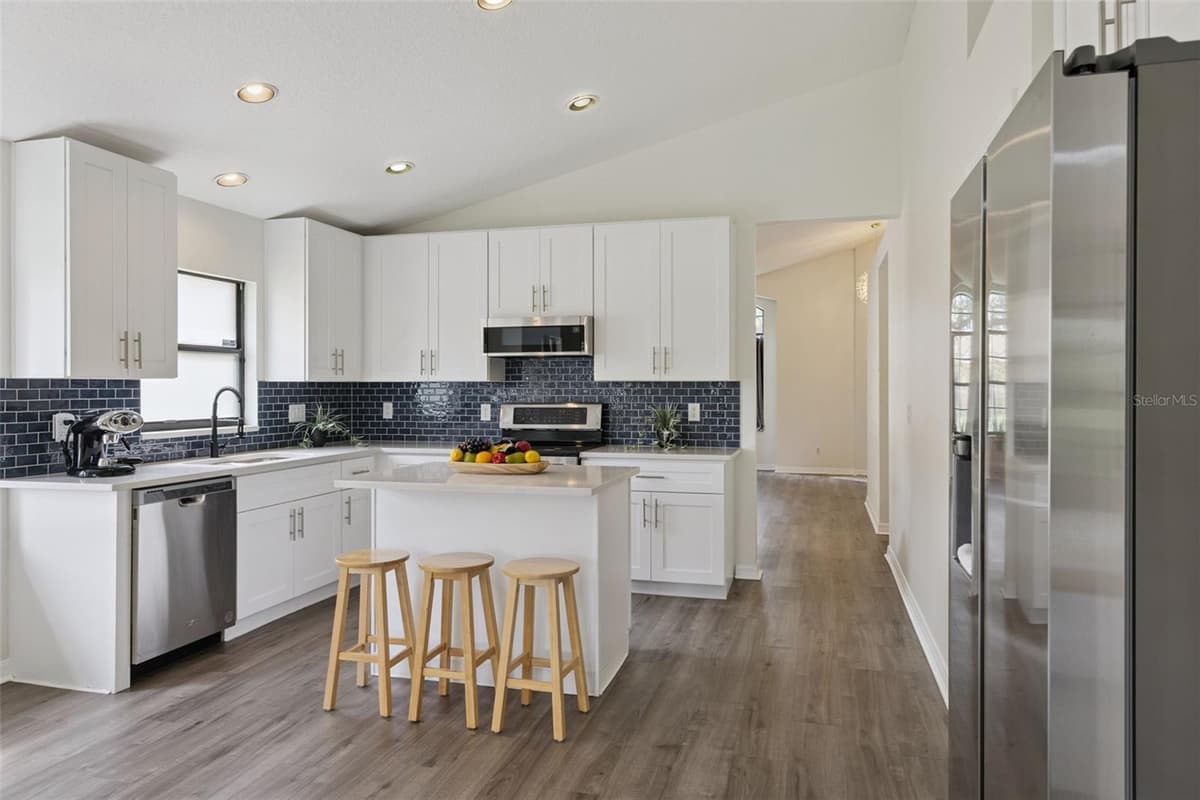 6629 WINDER OAKS BOULEVARD — photo 8 of 33