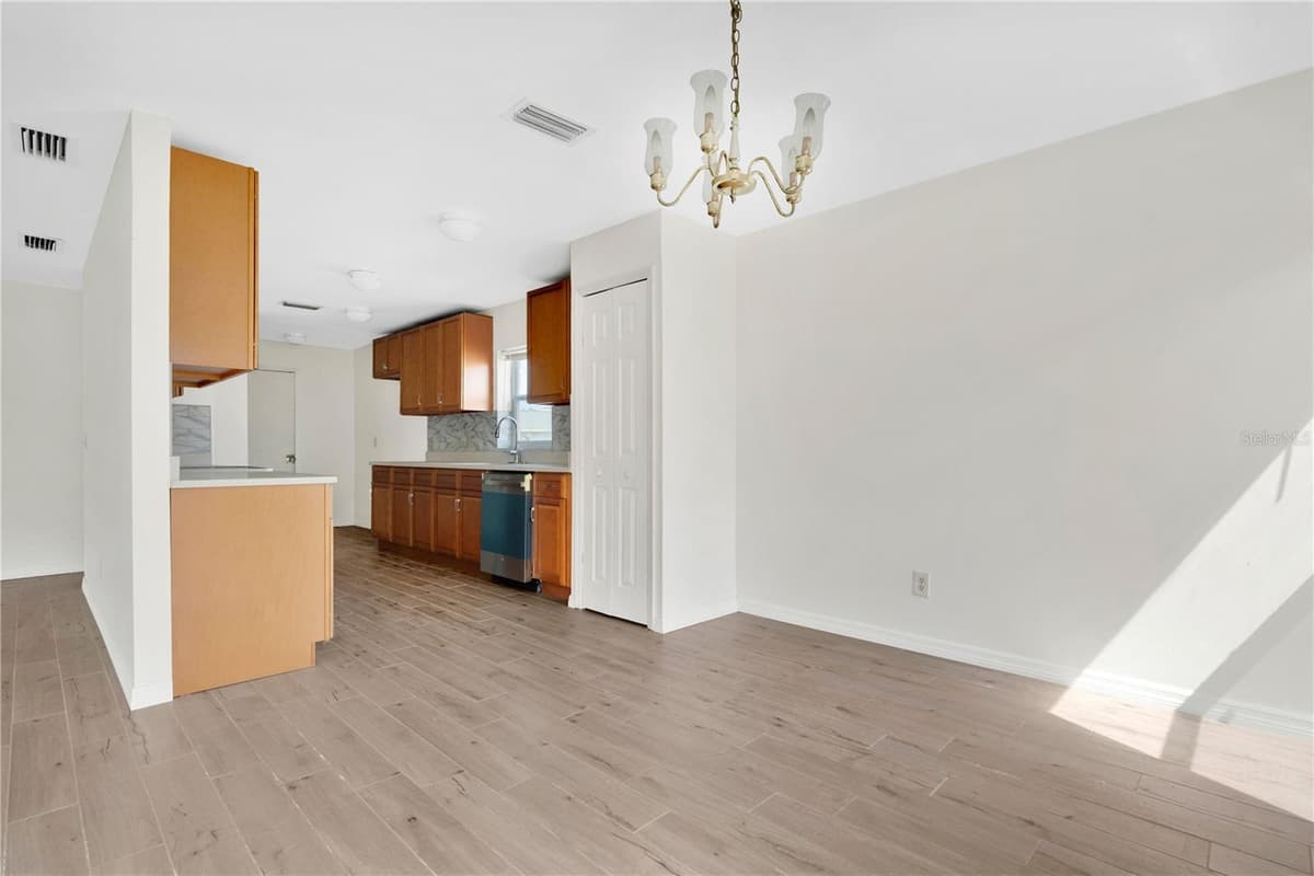 11842 ATLIN DRIVE — photo 5 of 28
