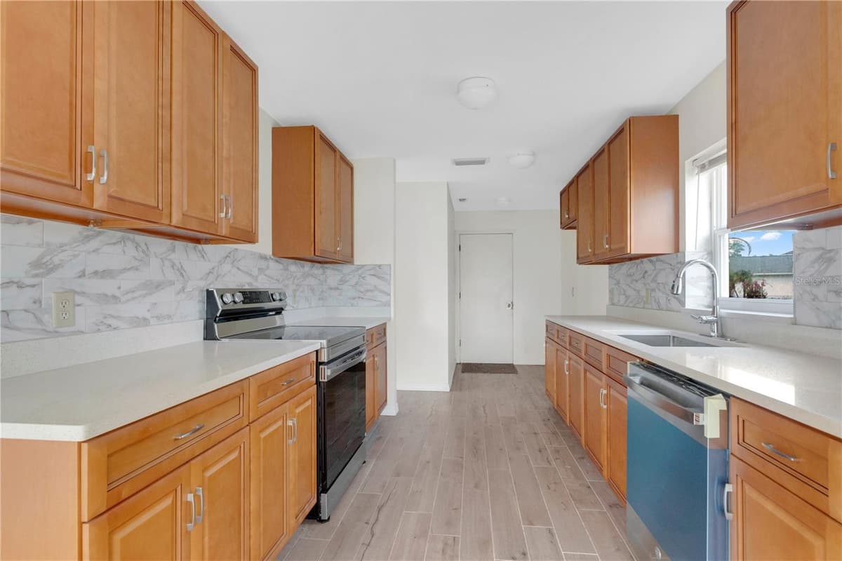11842 ATLIN DRIVE — photo 8 of 28