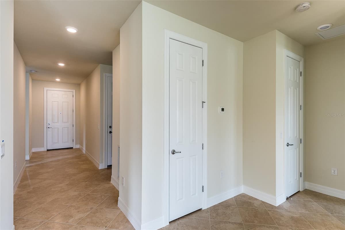 2558 SHERMAN OAK DRIVE — photo 3 of 38