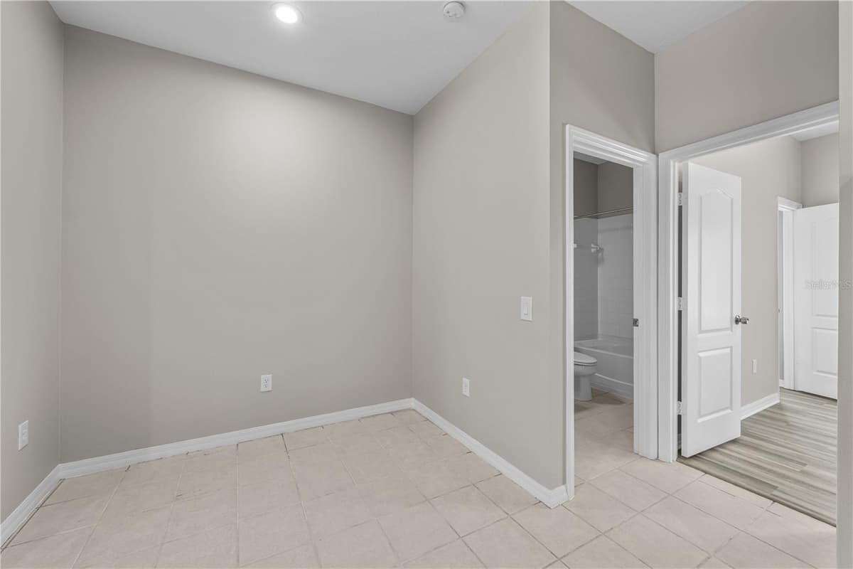 12948 KINGS CROSSING DRIVE — photo 16 of 46