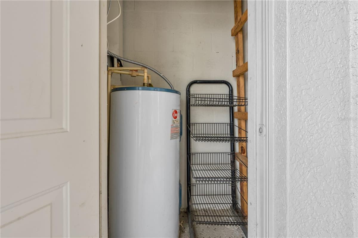 12948 KINGS CROSSING DRIVE — photo 42 of 46