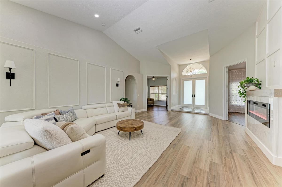 16352 CHICOPEE AVENUE — photo 14 of 66