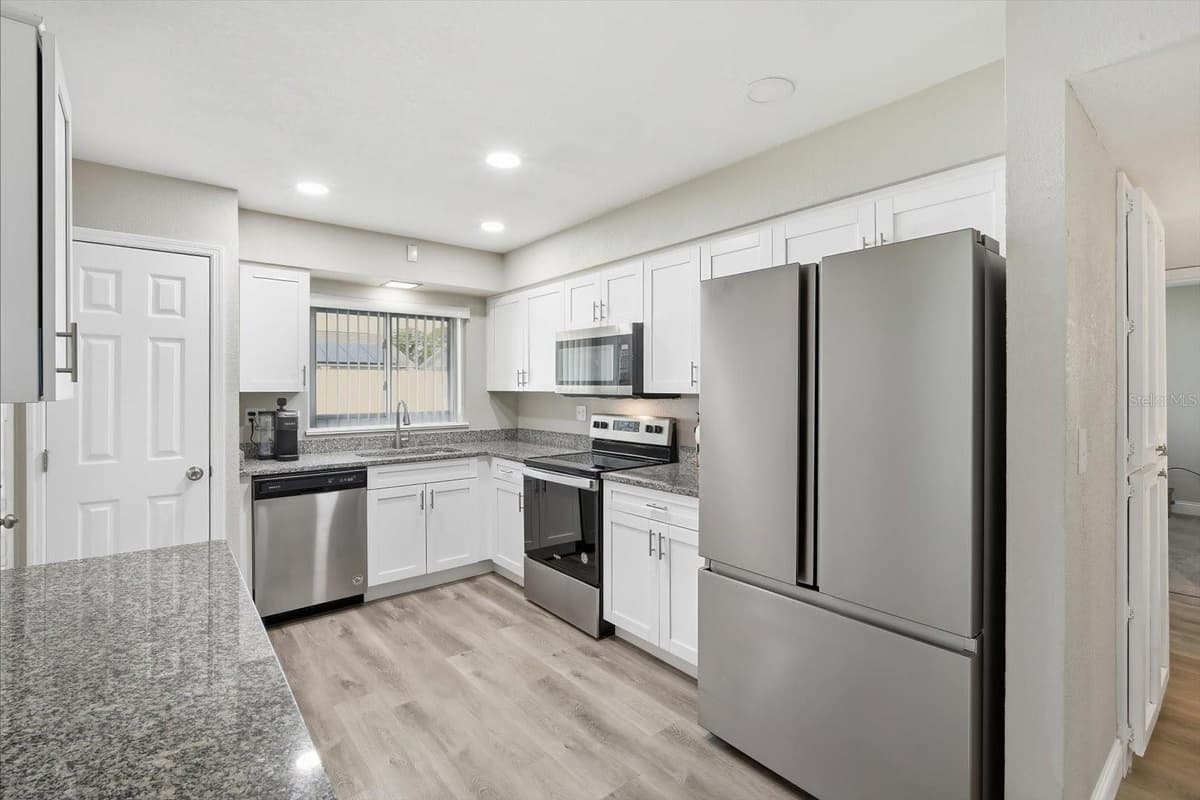 1404 SETON HALL DRIVE — photo 4 of 32