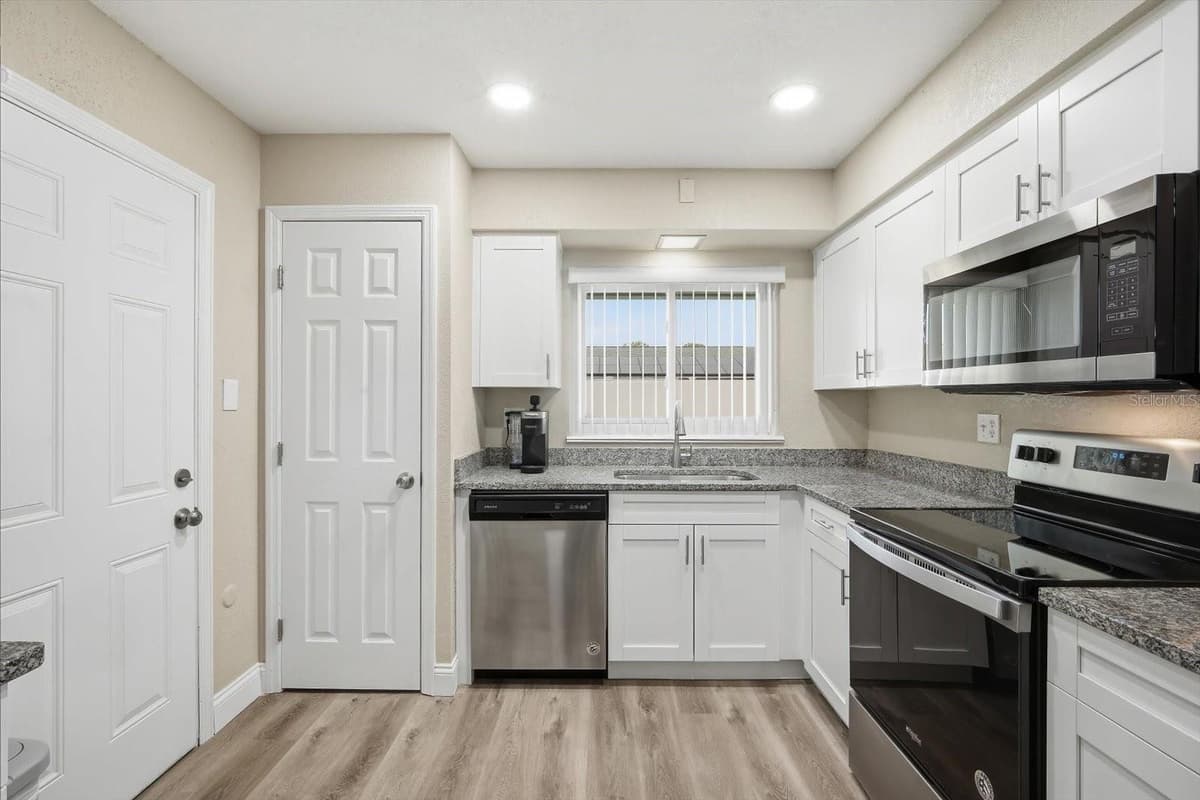 1404 SETON HALL DRIVE — photo 17 of 32