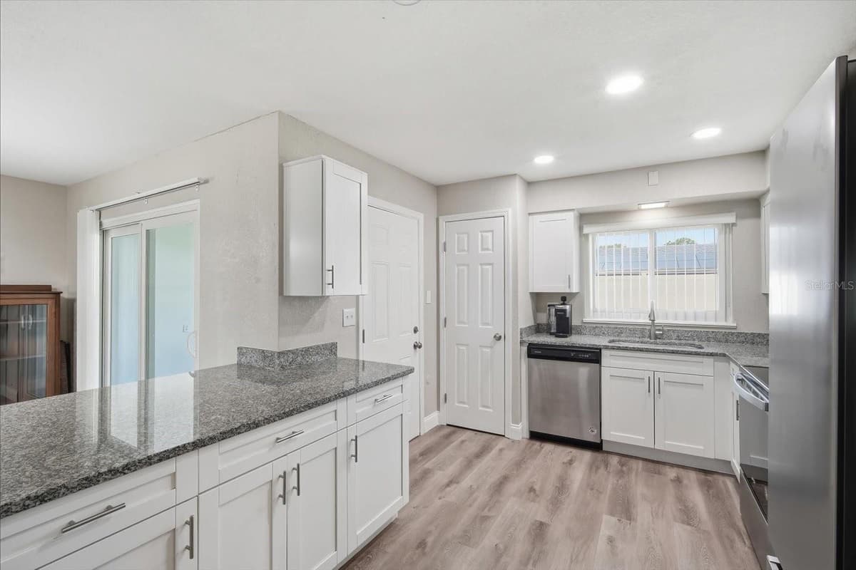 1404 SETON HALL DRIVE — photo 16 of 32