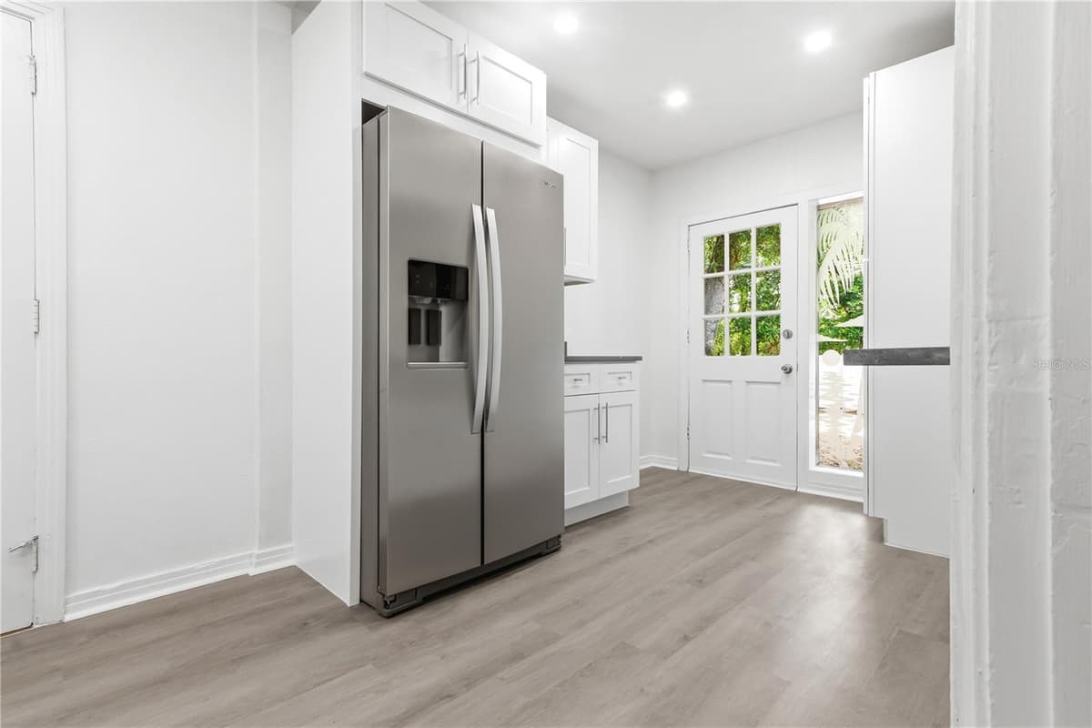 10 ORION AVENUE — photo 13 of 39