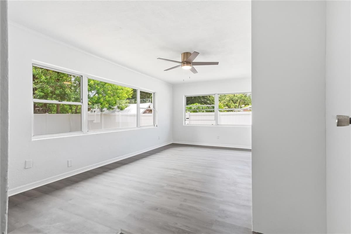 10 ORION AVENUE — photo 20 of 39
