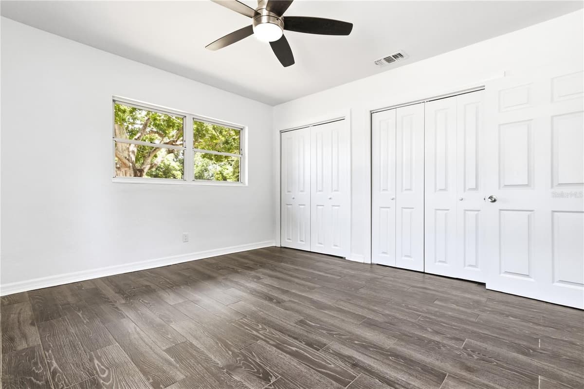 10 ORION AVENUE — photo 25 of 39
