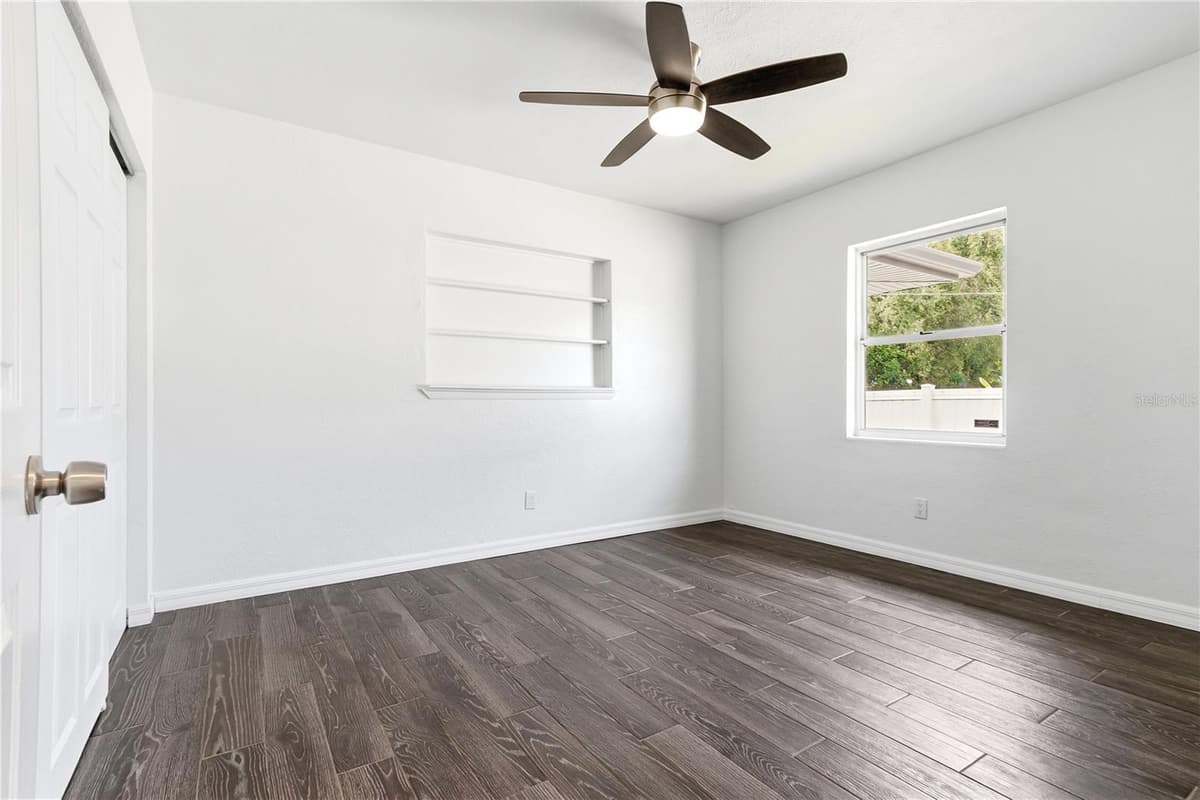 10 ORION AVENUE — photo 30 of 39