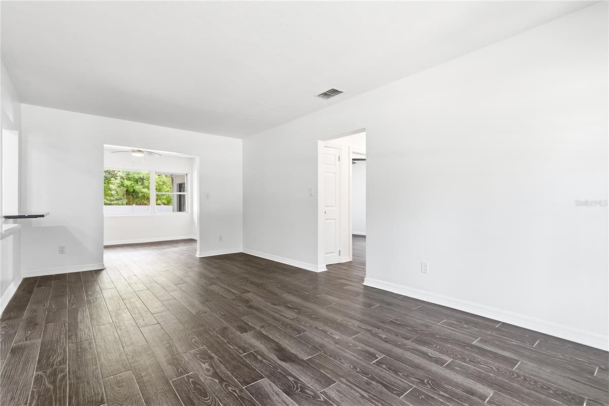 10 ORION AVENUE — photo 6 of 39