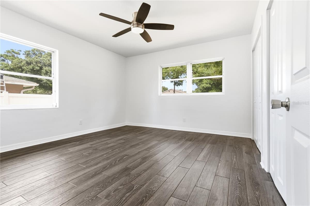 10 ORION AVENUE — photo 24 of 39