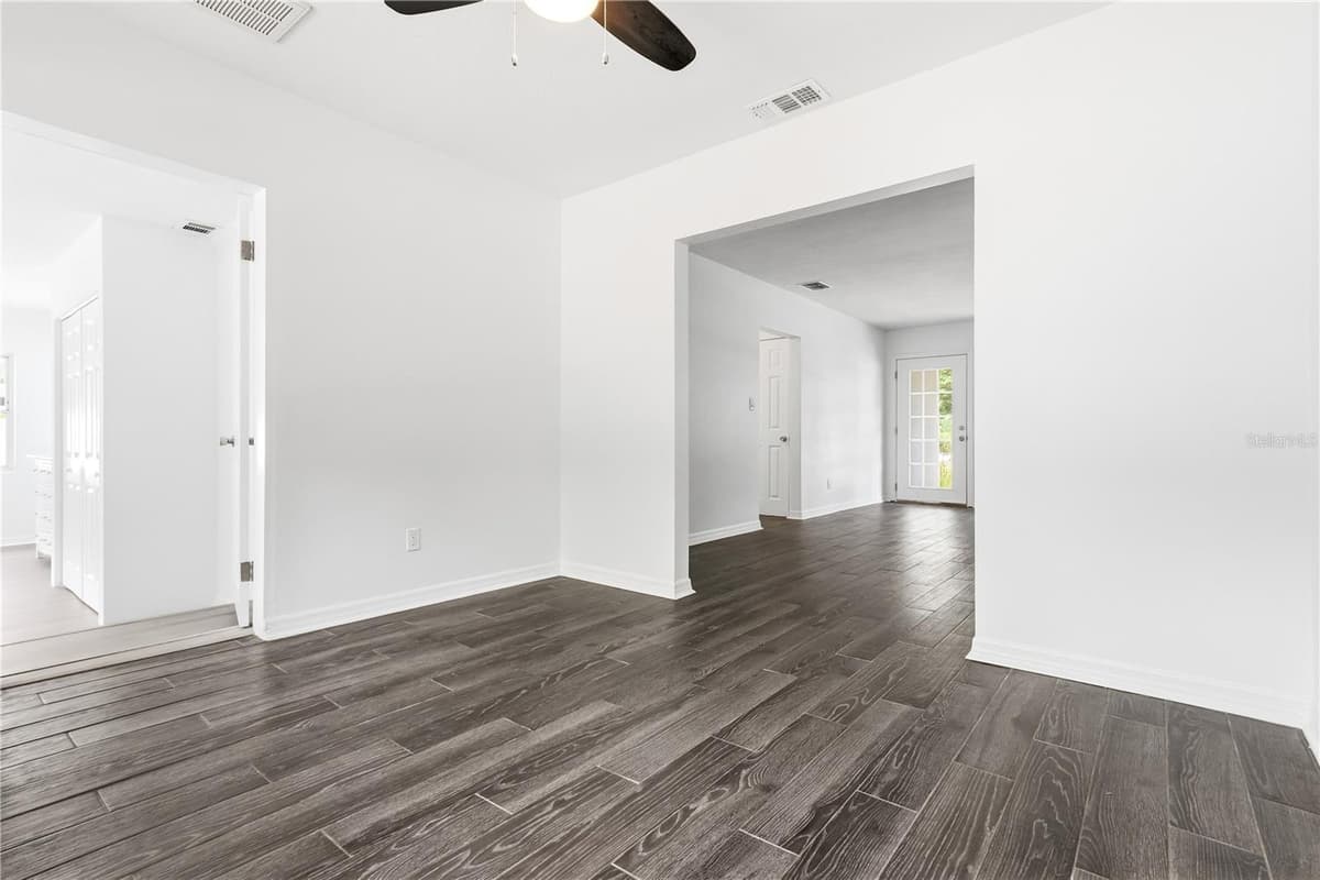 10 ORION AVENUE — photo 18 of 39