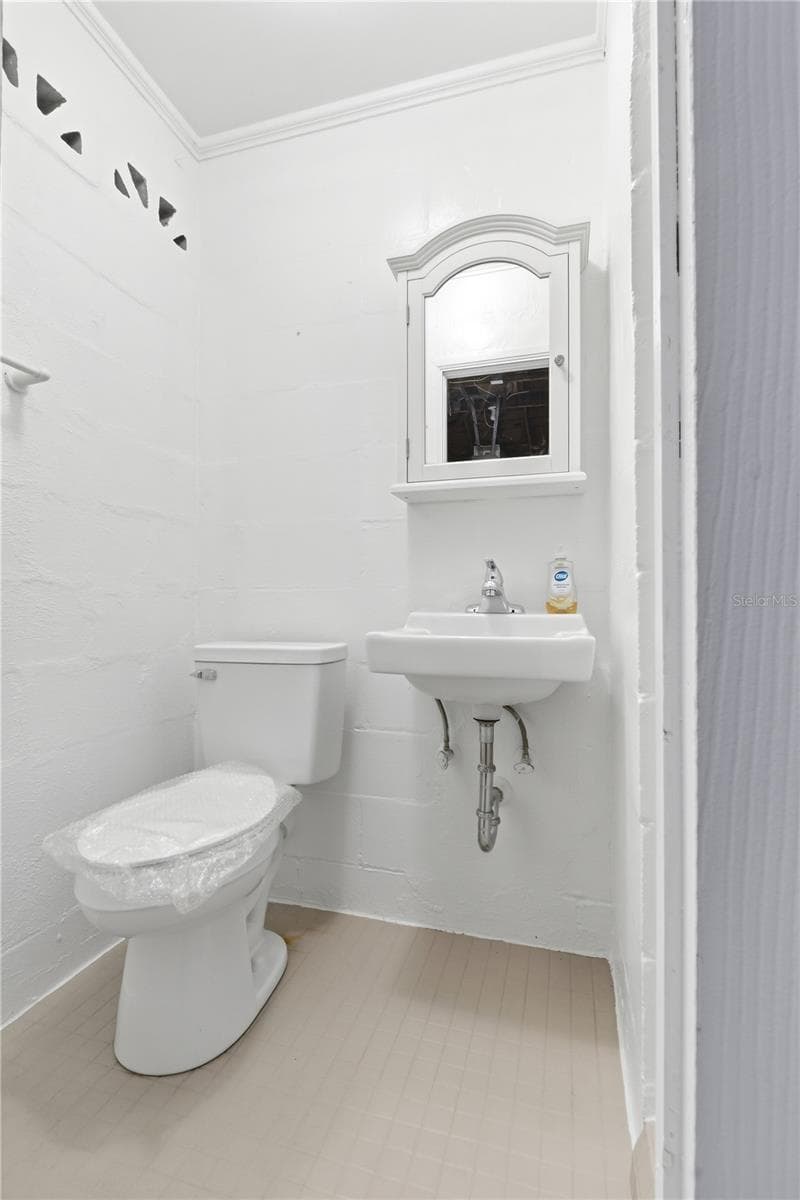 10 ORION AVENUE — photo 33 of 39