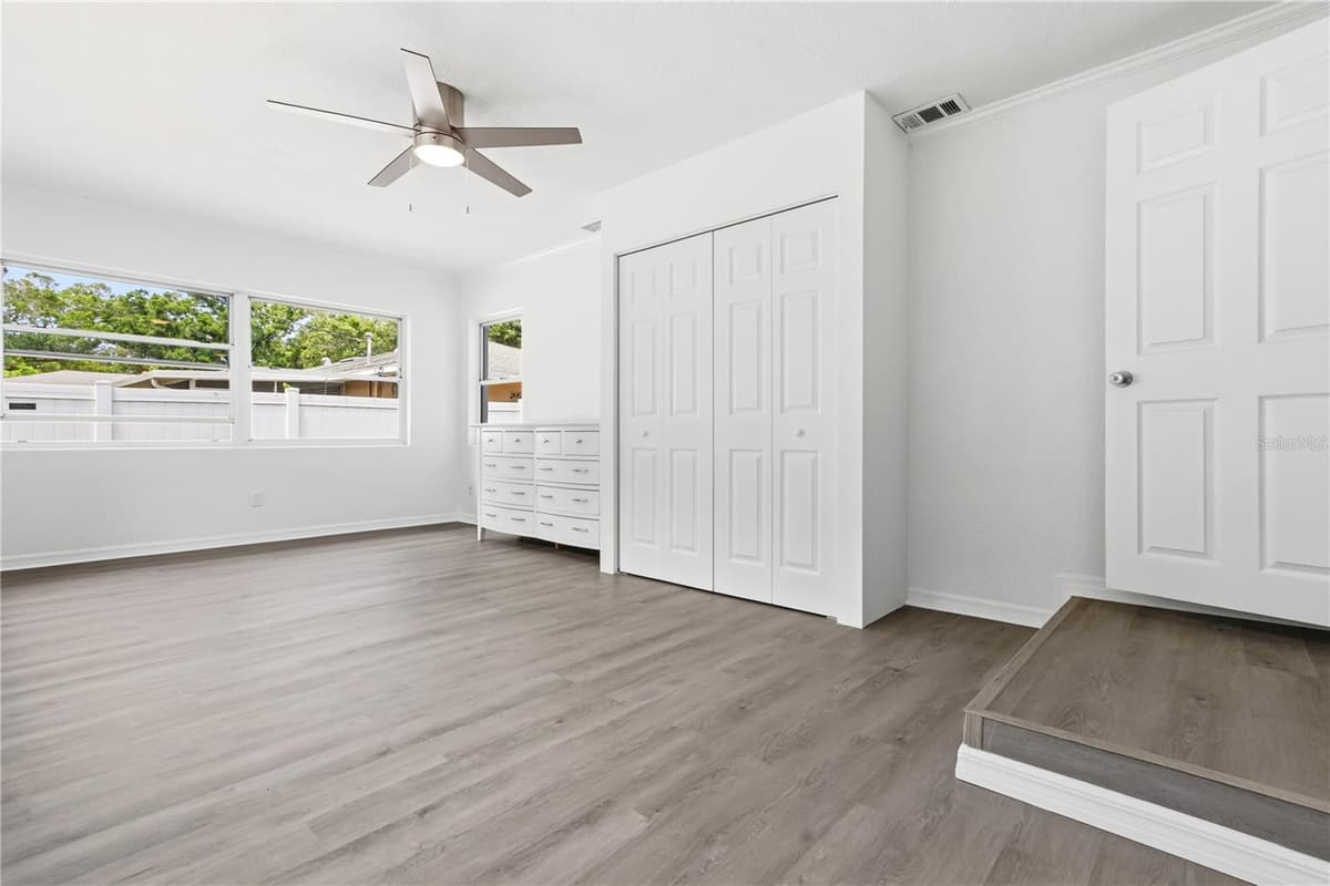 10 ORION AVENUE — photo 21 of 39