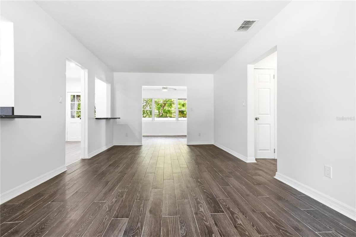 10 ORION AVENUE — photo 7 of 39