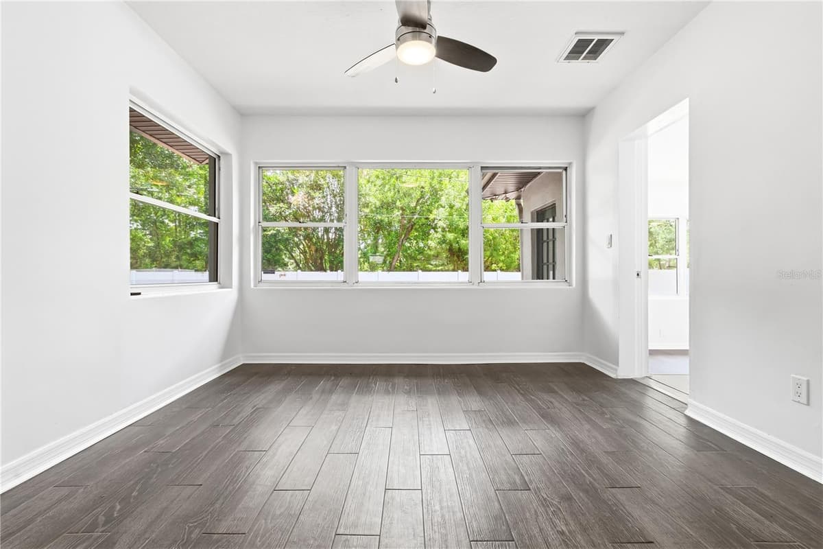 10 ORION AVENUE — photo 17 of 39
