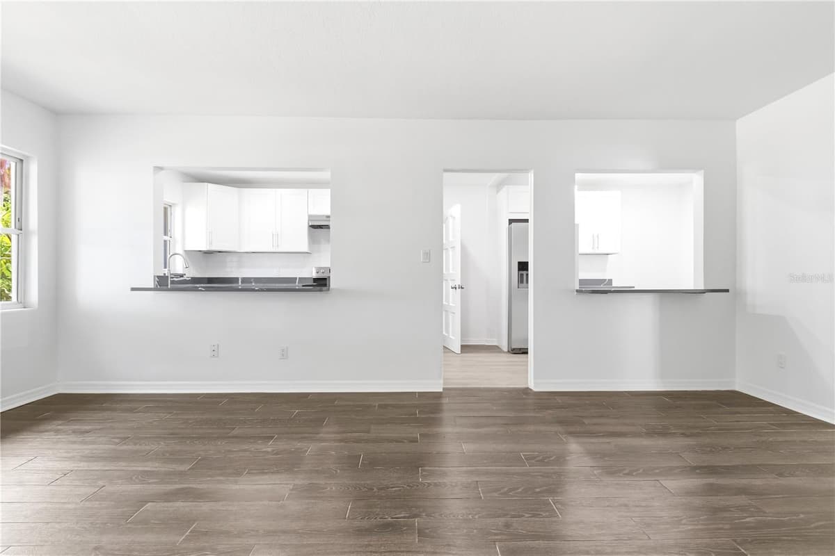 10 ORION AVENUE — photo 9 of 39